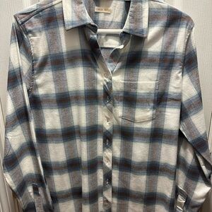 NWOT Women’s Blue Plaid Shirt Size Small